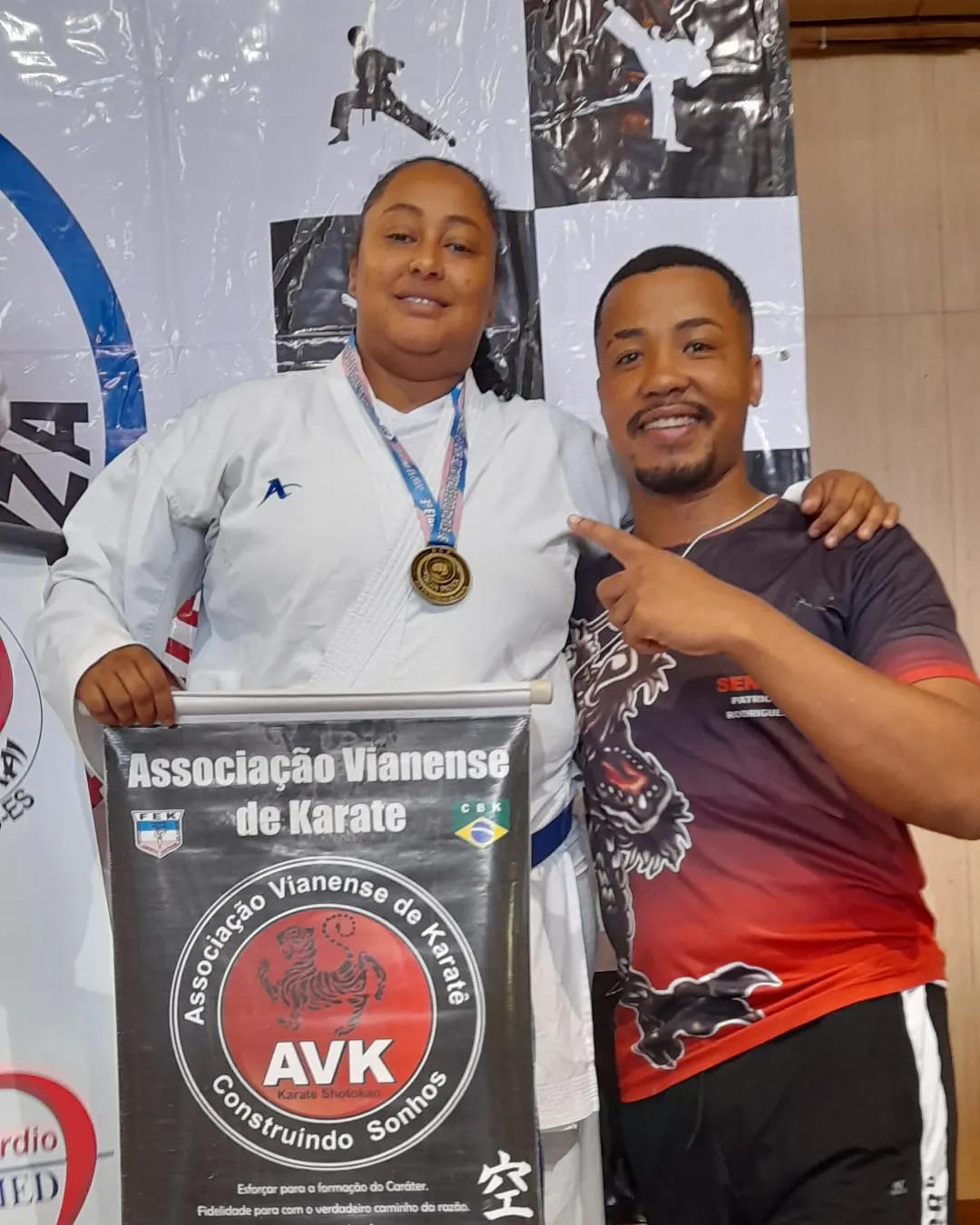 Sensei ensinando aluno